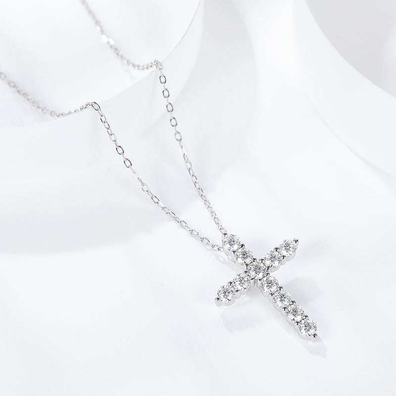 Colgante de cruz de moissanita de 2,5-5 mm, bañado en plata de ley 925 y oro blanco de 18 k con cadena.