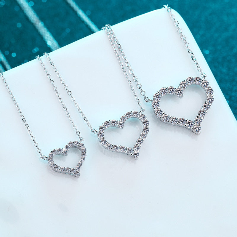 Collar de corazón de moissanita de 2 quilates en plata de ley 925