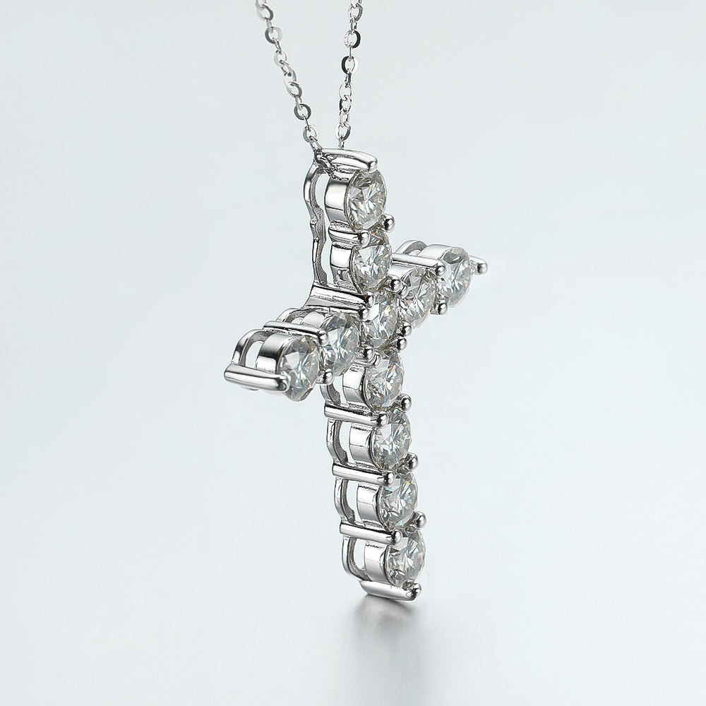Colgante de cruz de moissanita de 2,5-5 mm, bañado en plata de ley 925 y oro blanco de 18 k con cadena.