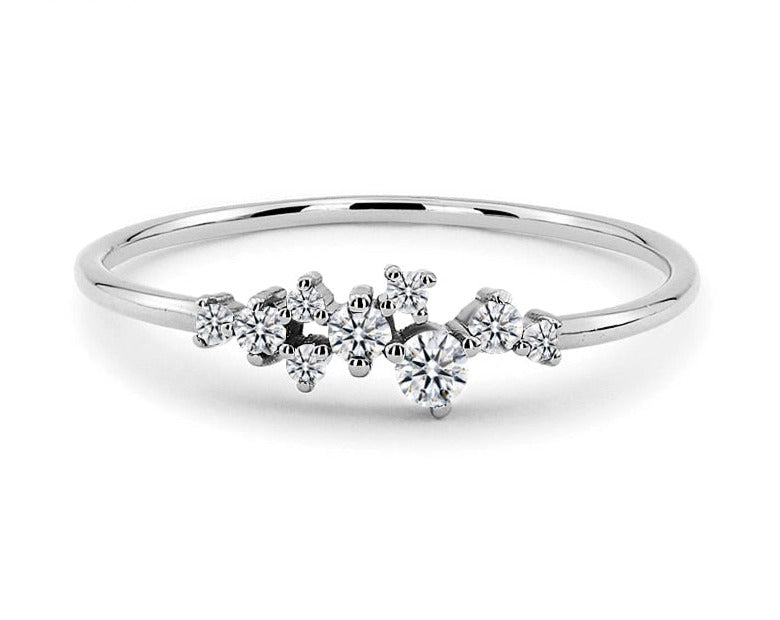 Anillo clásico de moissanita torcida en plata de ley 925