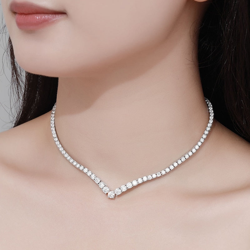 Moissanit-Halskette im Tennis-V-Stil, 925er Sterlingsilber, plattiert mit 18 Karat Weißgold