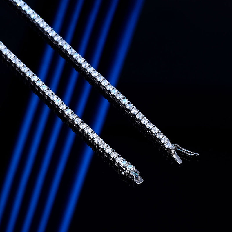 Moissanit-Halskette im Tennis-V-Stil, 925er Sterlingsilber, plattiert mit 18 Karat Weißgold