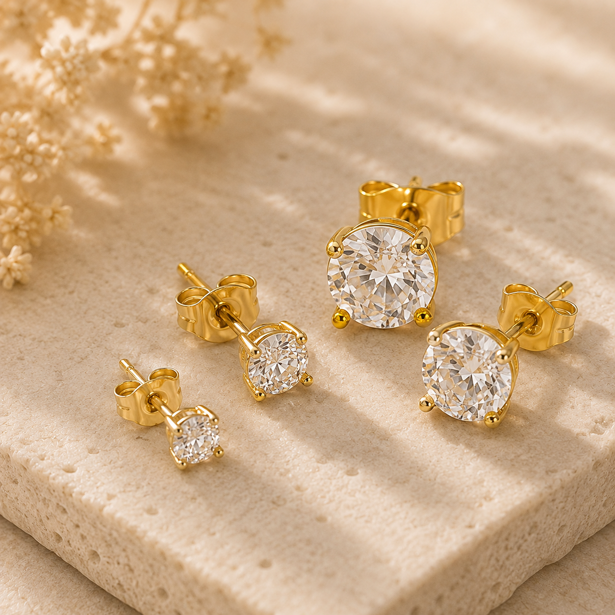 Round Diamond Earrings in 14K Gold