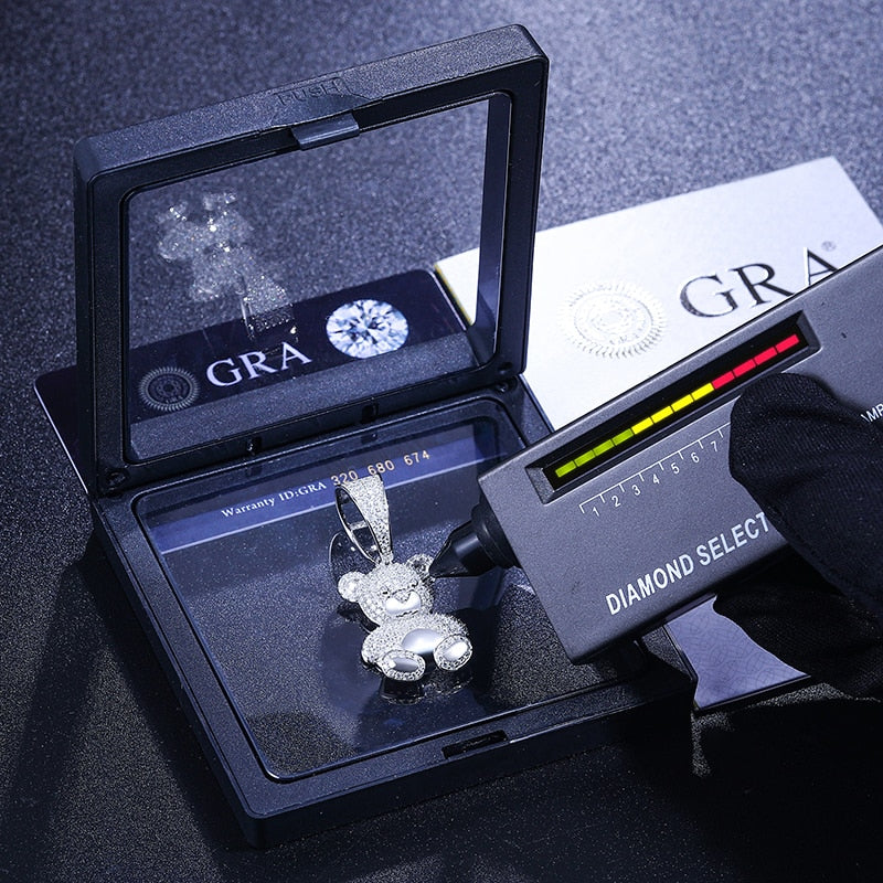 Moissanit-Bärenanhänger aus 925er Sterlingsilber.