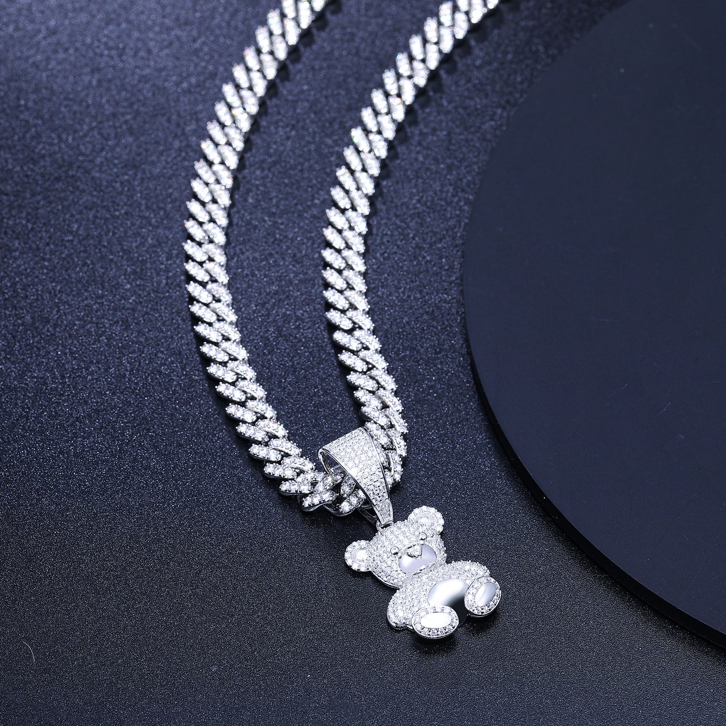 Moissanit-Bärenanhänger aus 925er Sterlingsilber.