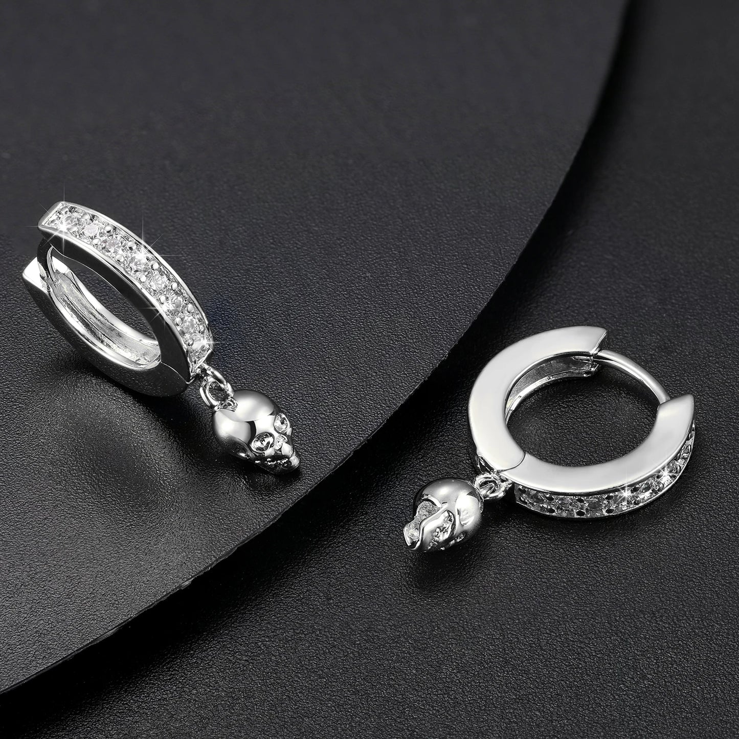 Totenkopf-Tropfen-Moissanit-Ohrringe aus 925er Sterlingsilber