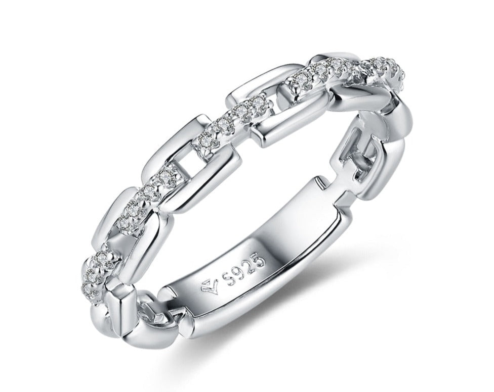 Anillo navideño de moissanita en plata de ley 925 con baño de oro blanco, rosa o amarillo.