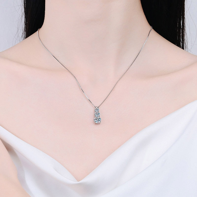 Colgante de moissanita de 1,8 quilates con 3 piedras en plata de ley 925