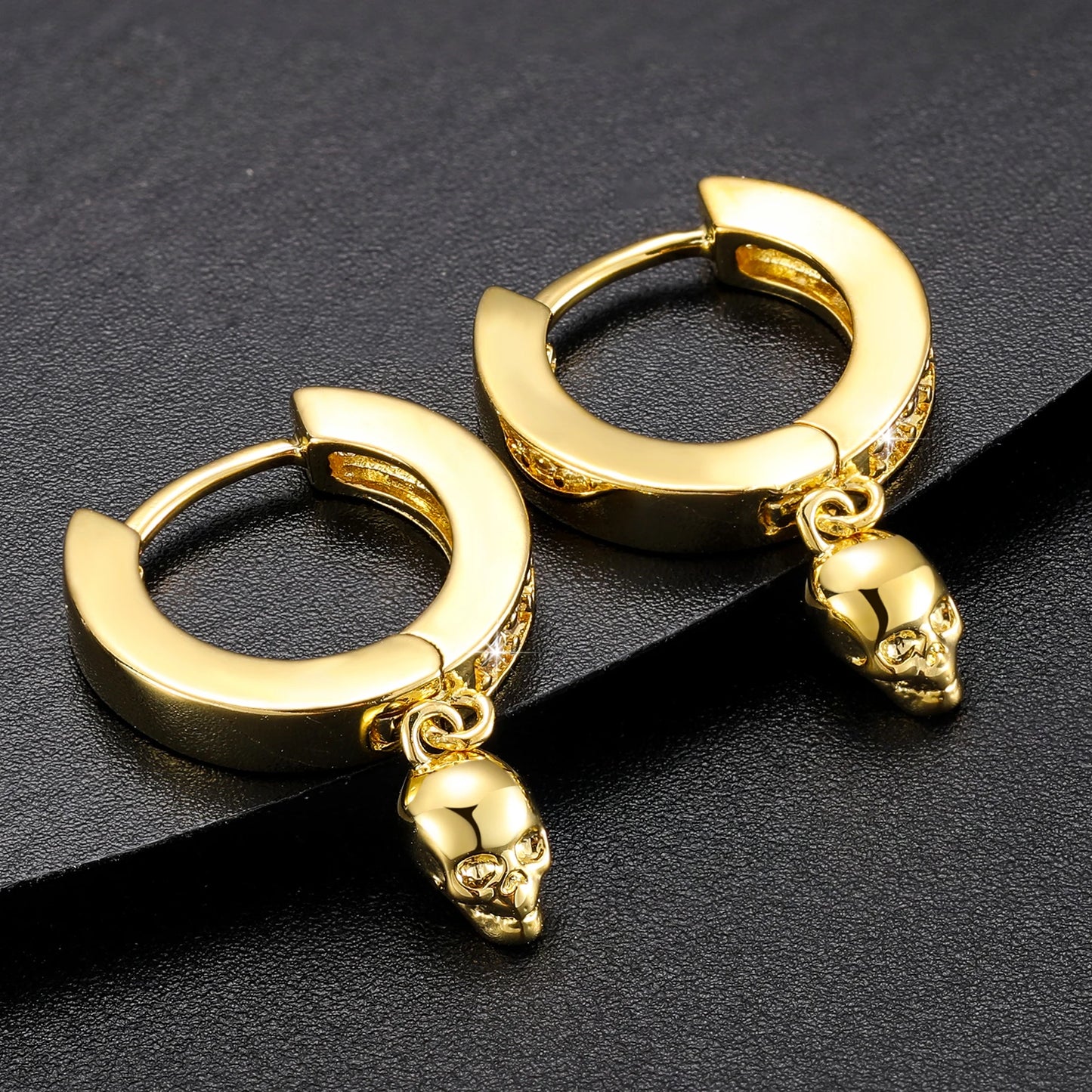 Totenkopf-Tropfen-Moissanit-Ohrringe aus 925er Sterlingsilber