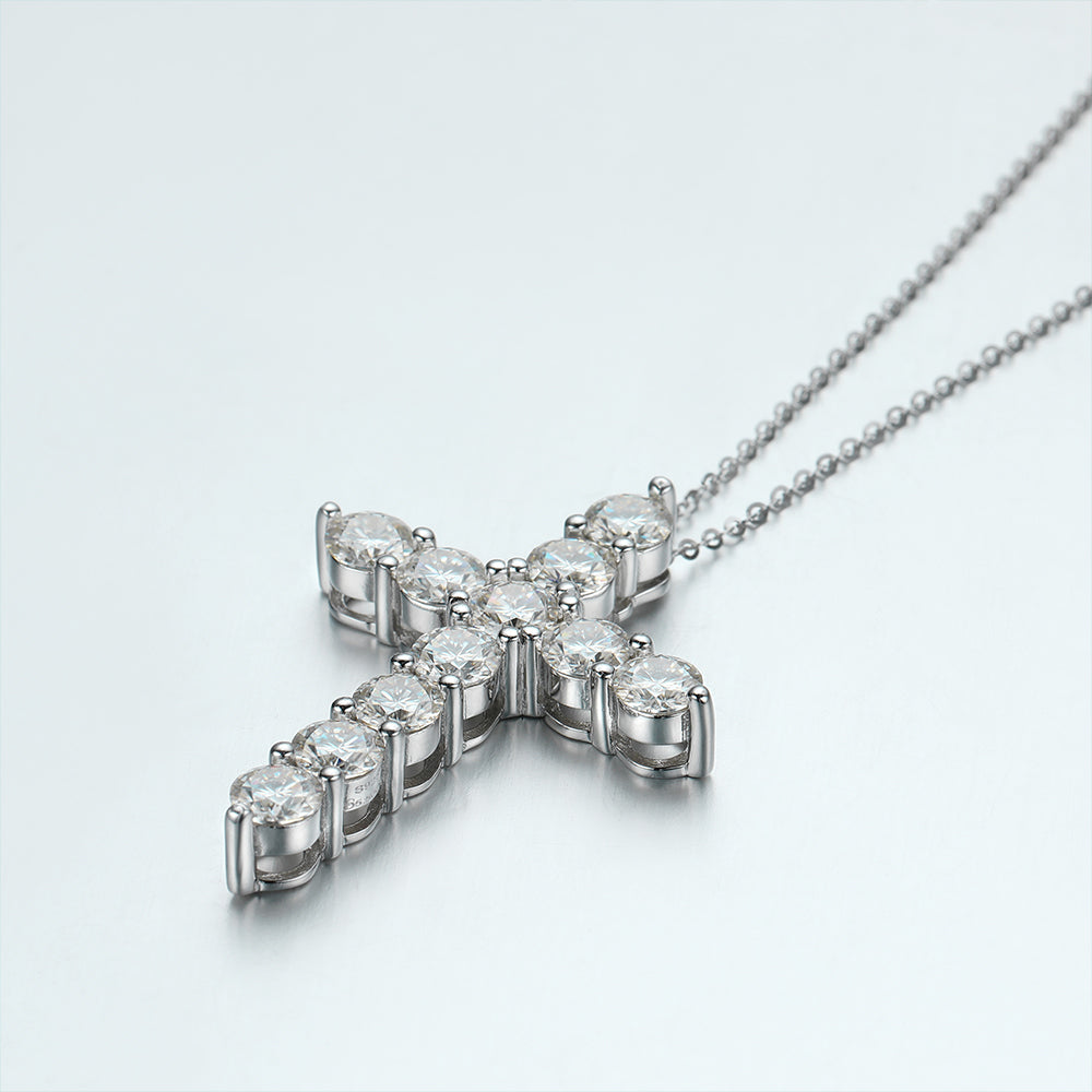 Colgante de cruz de moissanita de 2,5-5 mm, bañado en plata de ley 925 y oro blanco de 18 k con cadena.