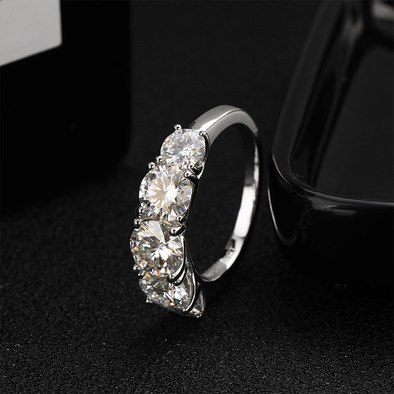 5 Steine ​​3,6 Karat Moissanit-Ring in 925 Sterlingsilber