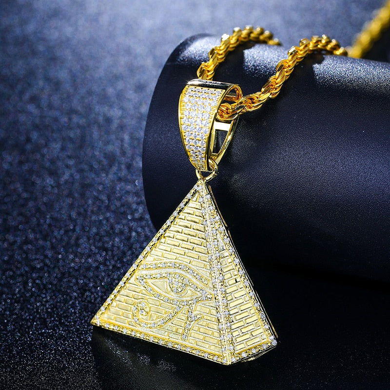 Colgante de ojo de Horus con pirámide egipcia de moissanita en plata de ley 925.