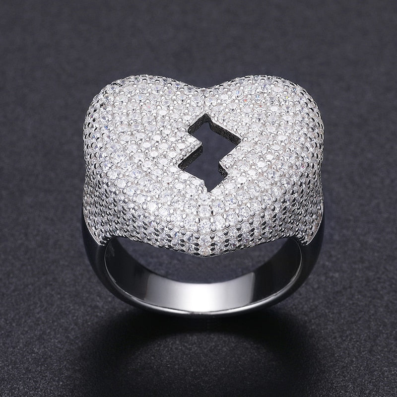Anillo de corazón roto de moissanita en plata de ley 925.