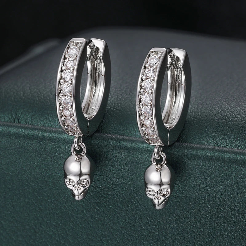Totenkopf-Tropfen-Moissanit-Ohrringe aus 925er Sterlingsilber