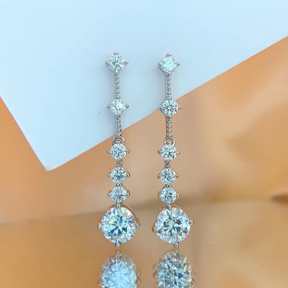 Pendientes largos con borlas de moissanita en plata de ley 925.