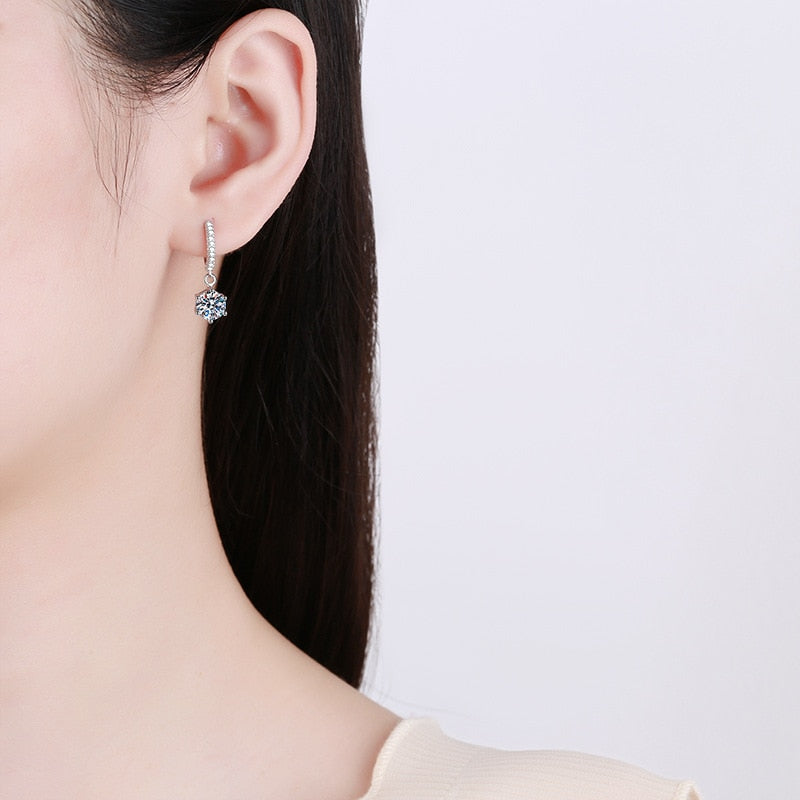 Pendientes colgantes de moissanita de 2 ct chapados en oro blanco, plata de ley 925.