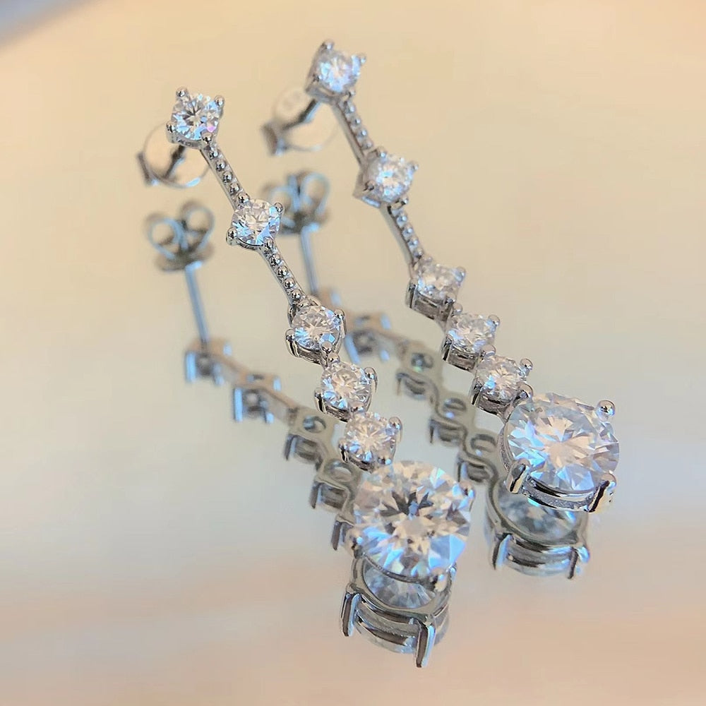 Pendientes largos con borlas de moissanita en plata de ley 925.